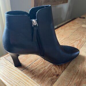Unworn size 8.5 black ankle boots by Sofft.